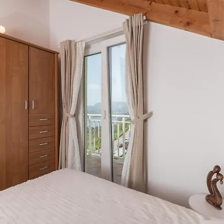 M&k - Two Bedroom With Balcony And Sea View