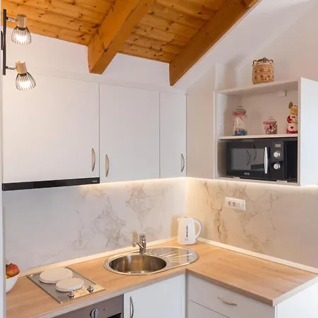 M&k - Two Bedroom With Balcony And Sea View * مْليني