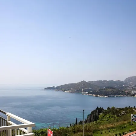 شقة M&k - Two Bedroom With Balcony And Sea View مْليني