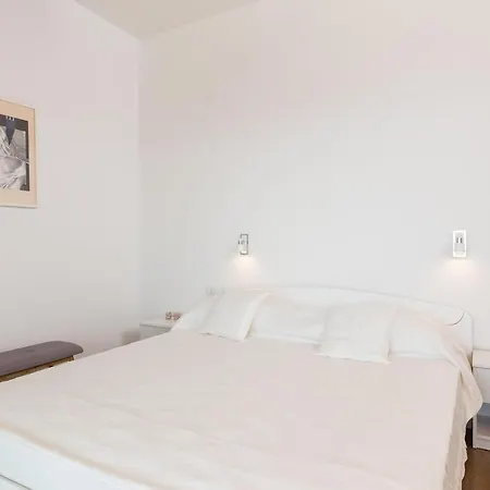 شقة M&k - Two Bedroom With Balcony And Sea View *