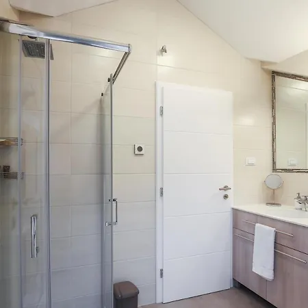 M&k - Two Bedroom With Balcony And Sea View شقة *