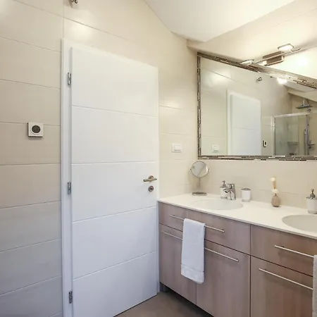 M&k - Two Bedroom With Balcony And Sea View