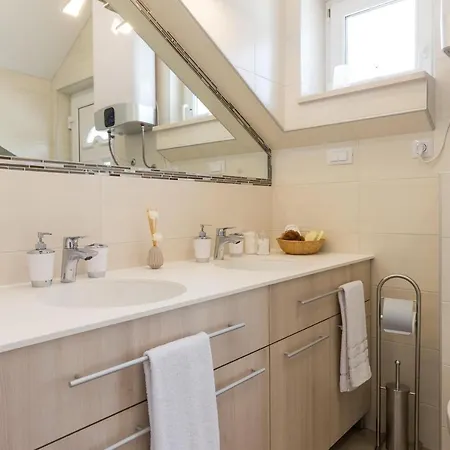 شقة M&k - Two Bedroom With Balcony And Sea View
